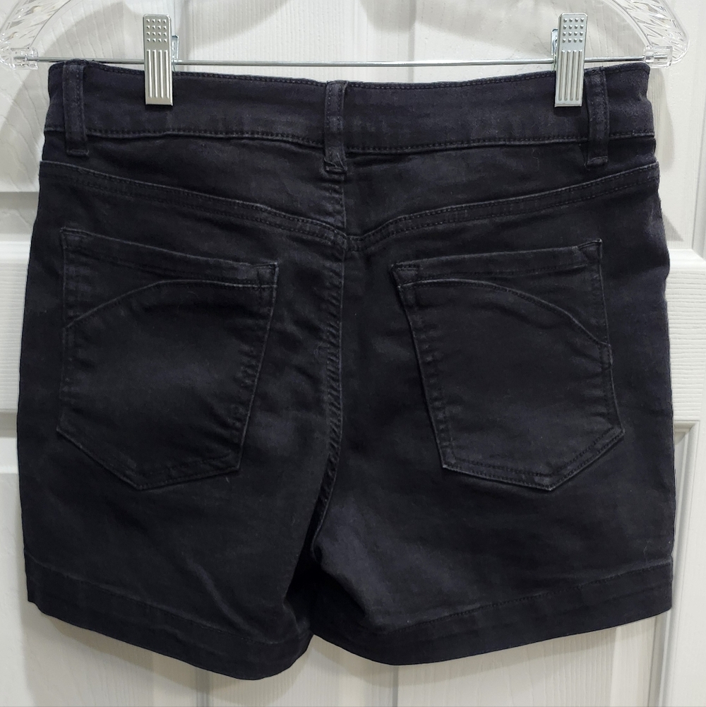 D. Jeans Black Denim Stretch Shorts Size 8 Mid-Rise 4.5" Inseam - Picture 2 of 5